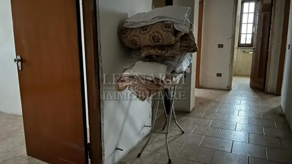 Esik - Two-Storey House with Workshop in San Giustino