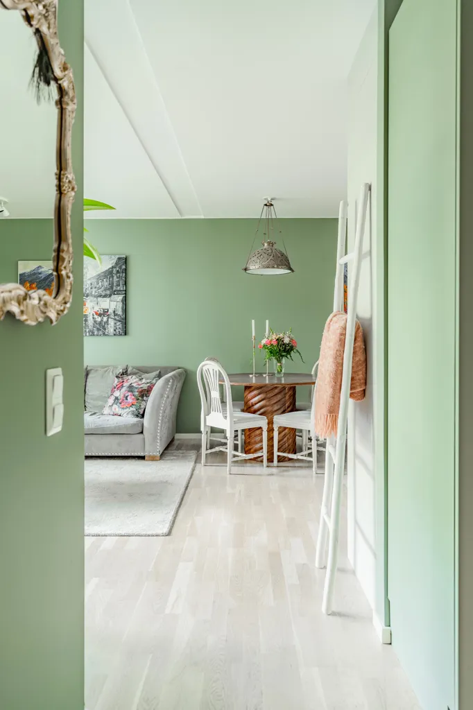 Entrée - Modern Ground-Floor Flat with Patio in Salabacke