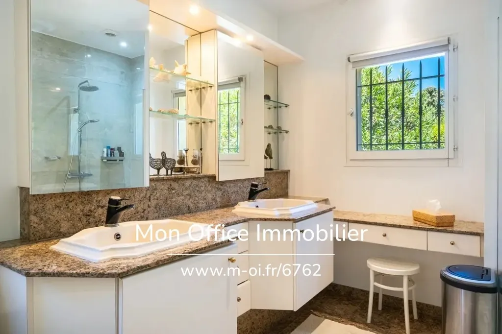 Vannitoad - Luxury Villa with Pool in Venelles