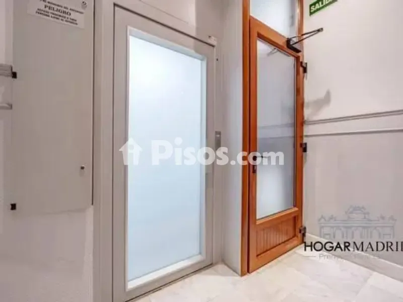 Entrée - Classic Apartment with Balconies in Jerónimos