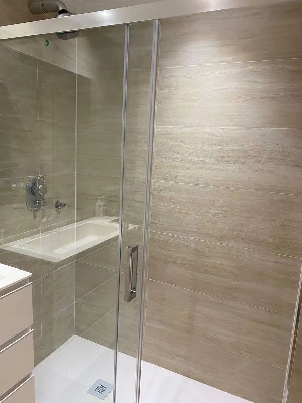 Salles de bain - 3-Bed Apartment with Garage in San Roque