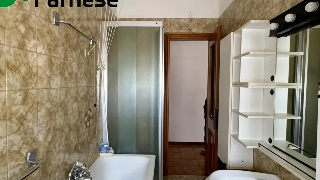 Salles de bain - Spacious Apartment with Balcony in Piacenza