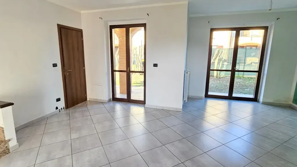 Elutuba - Detached Villa with Private Garden in Cigliano