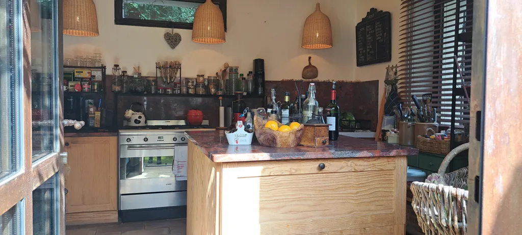 Cucina - Charming House with River View in Le Thor