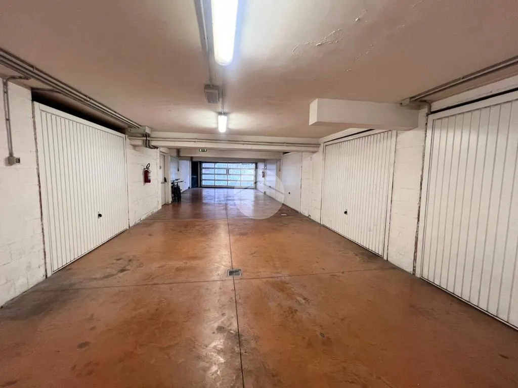Garage - Modern Flat with East-Facing Terrace in Pescara
