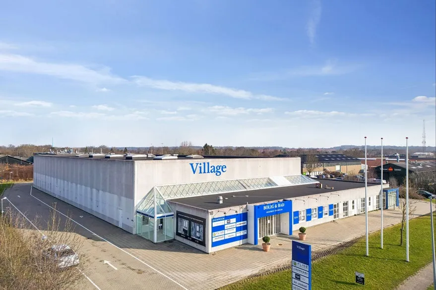 Esterno - High-Ceilinged Warehouse with Showroom in Hillerød