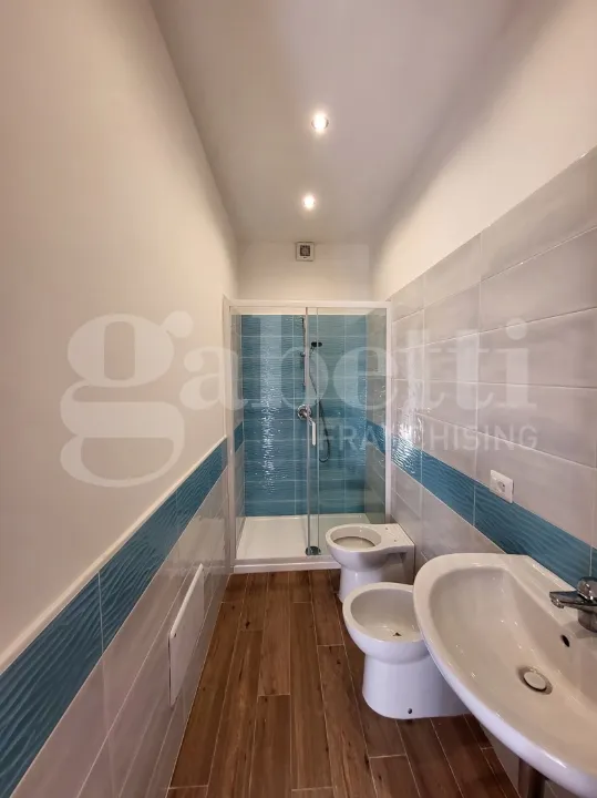Salles de bain - Fully Furnished Apartment in Bagnoli, Naples