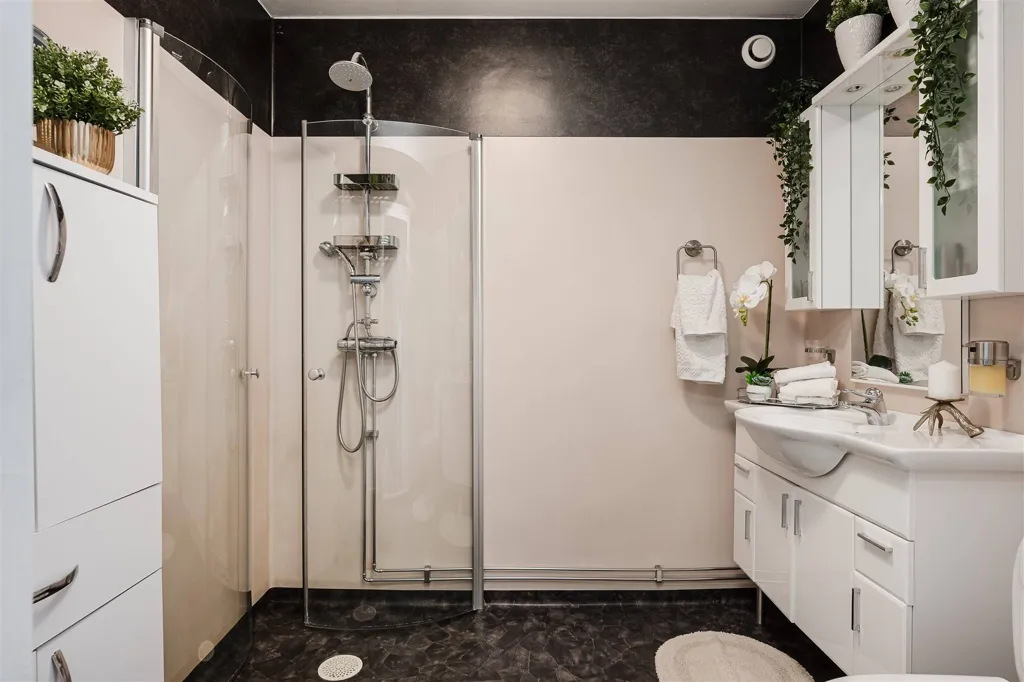 Vannitoad - Light and Spacious Flat with Balcony in Murberget