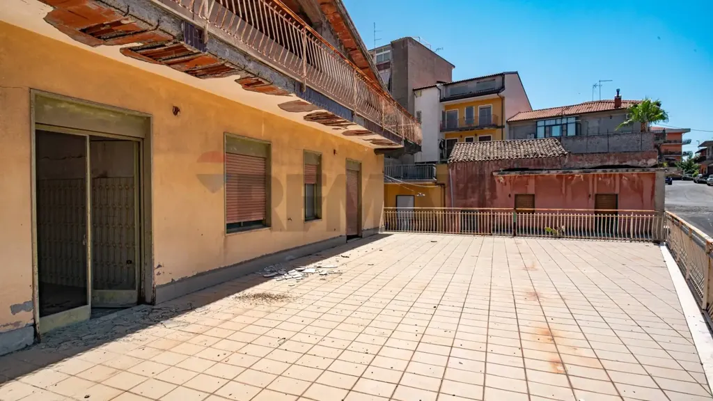 Terrasse - Commercial Space with Apartments in Belpasso