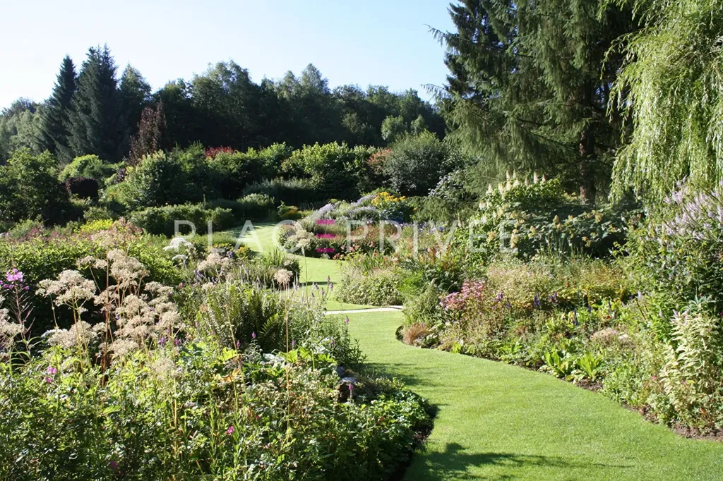 Aed - Luxury Cottage with Sculpted Garden in Berchigranges
