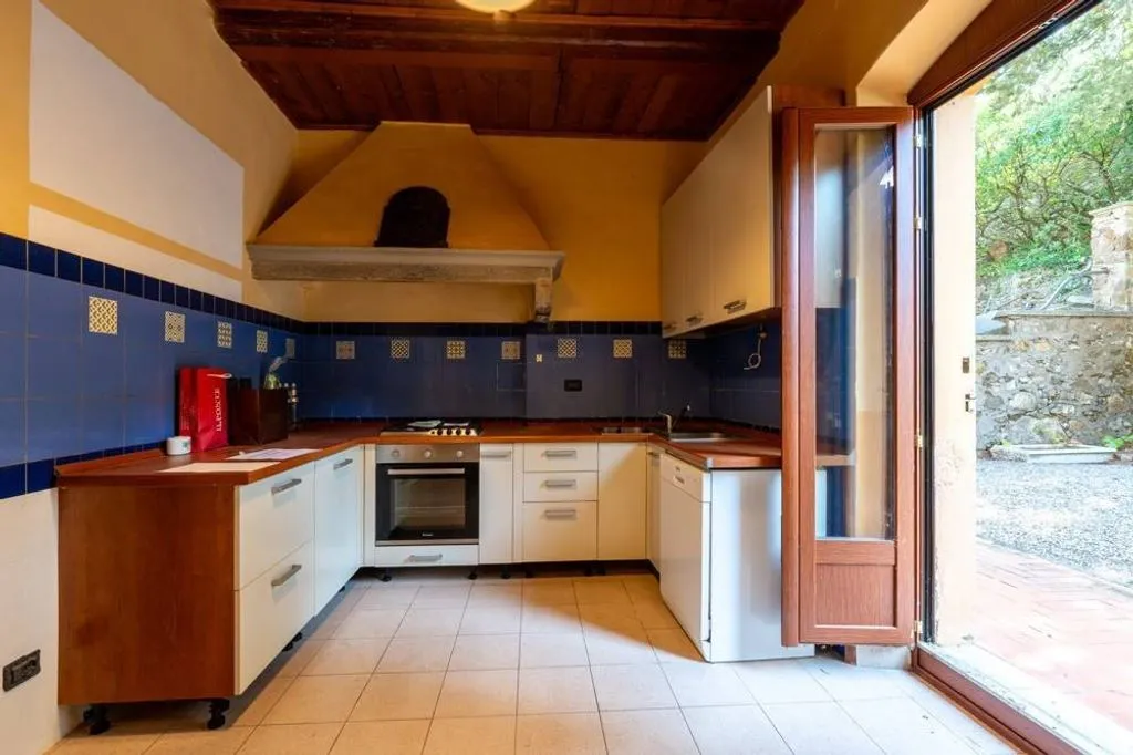 Cuisine - Luxury Villa with Sea View in Leghorn