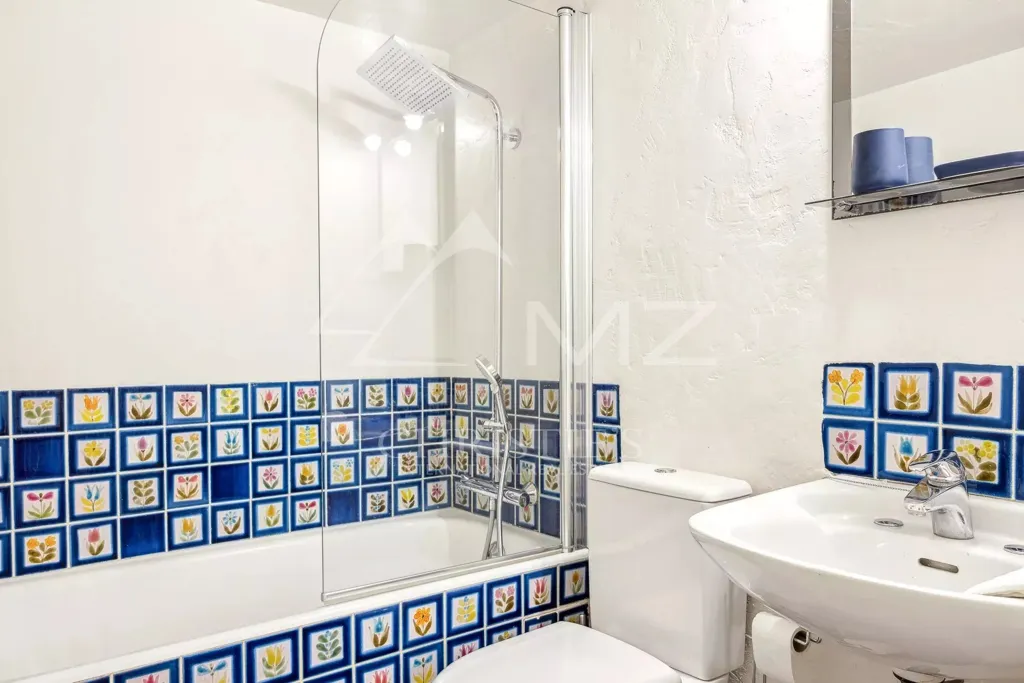 Bathrooms - Provencal Villa with Pool near Saint-Paul-de-Vence