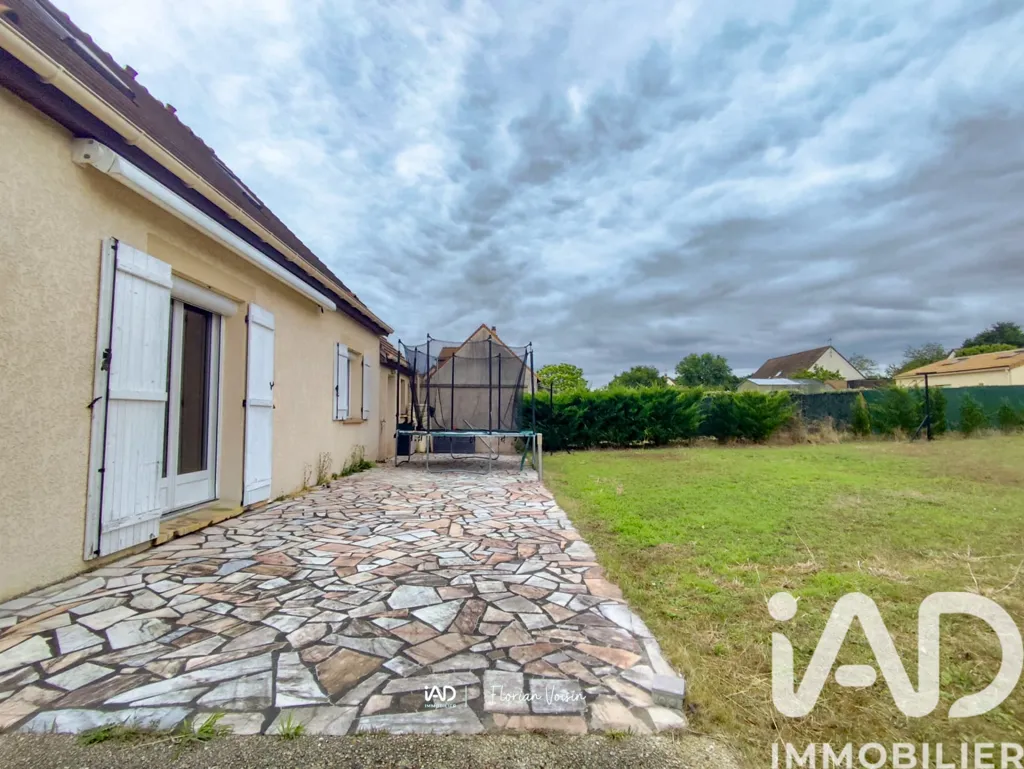 Jardin - Maison Traditionnelle avec Garage à Freneuse