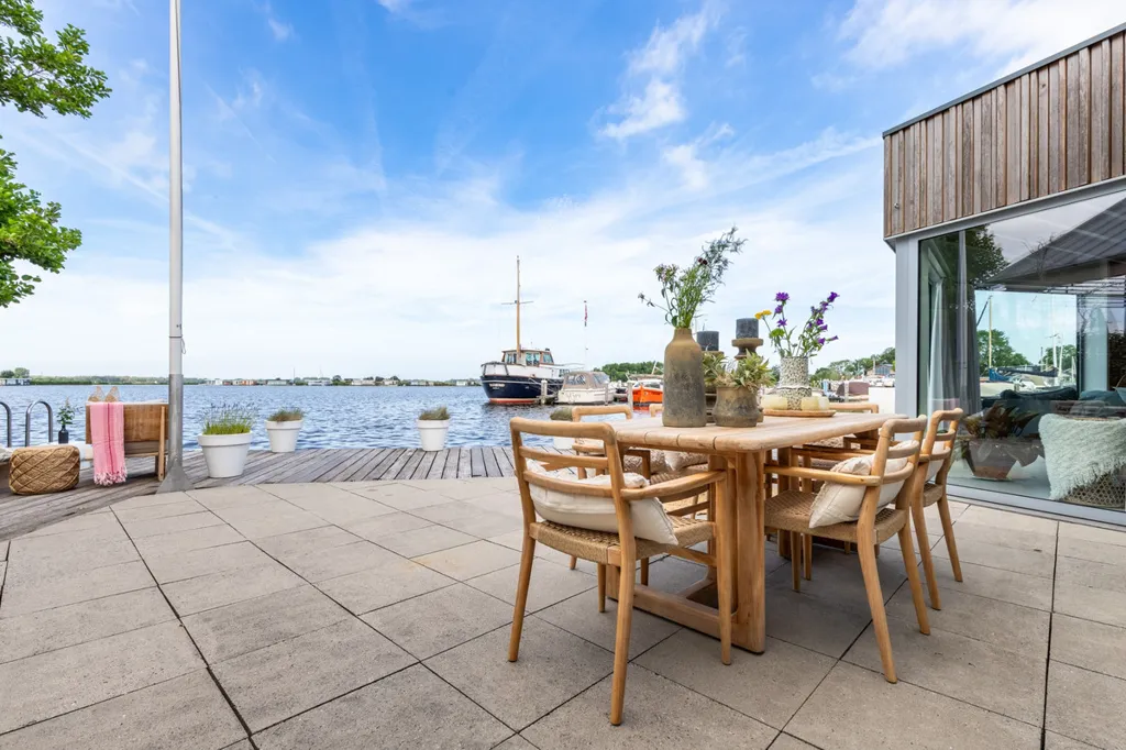 Terrazza - Waterfront Villa with Steiger in Oud Ade