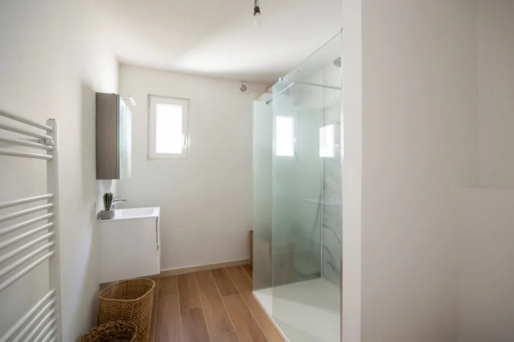 Bathrooms - Apartment with Garden in Deurne-Zuid