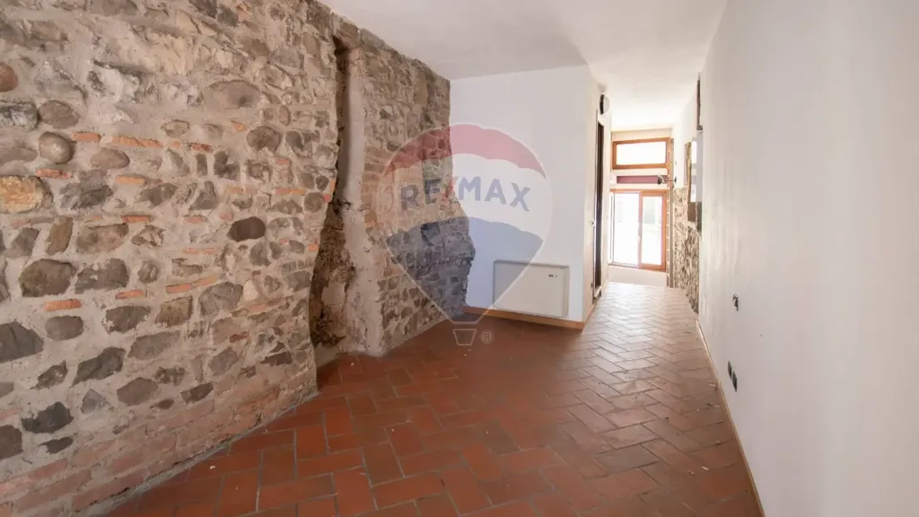 Ingresso - Historic Triplex with Balcony in Iseo