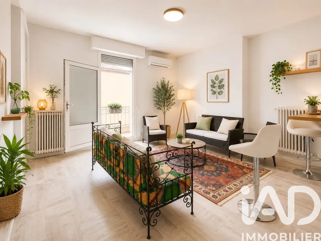 Living Room - Charming Apartment with Terrace in Romans Centre