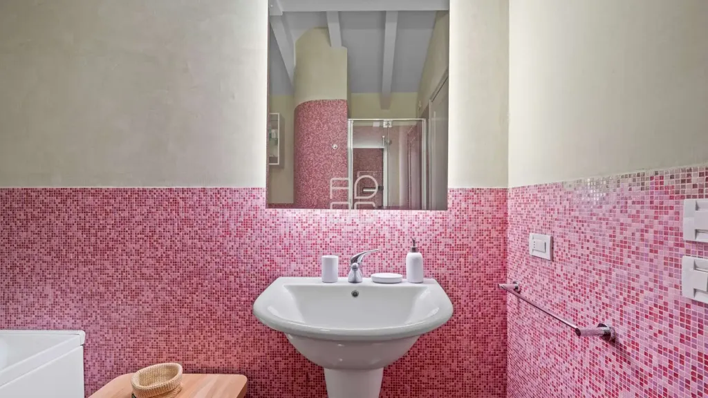 Bathrooms - Historic Palazzo Apartment in Lonato