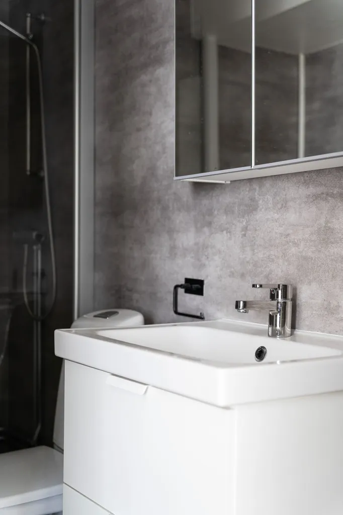 Bathrooms - Modern Flat with Balcony on Vänskapsgatan