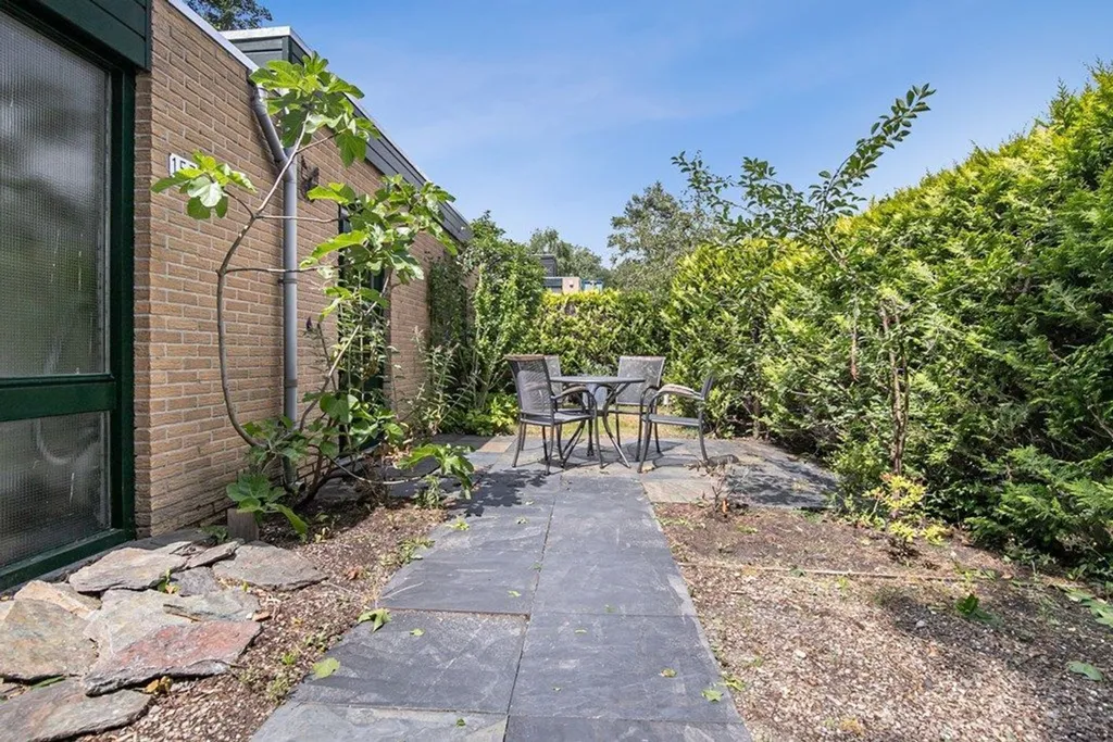Jardin - Partly-Furnished 4-Bedroom House with Garden in Voorburg