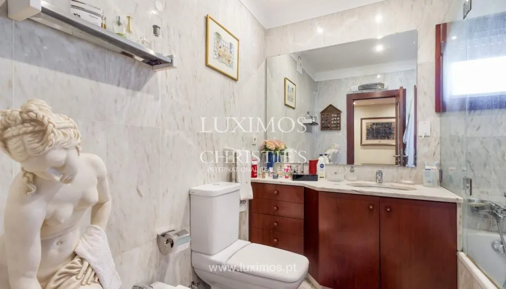 Salles de bain - Luxury Penthouse with Gym in Maia