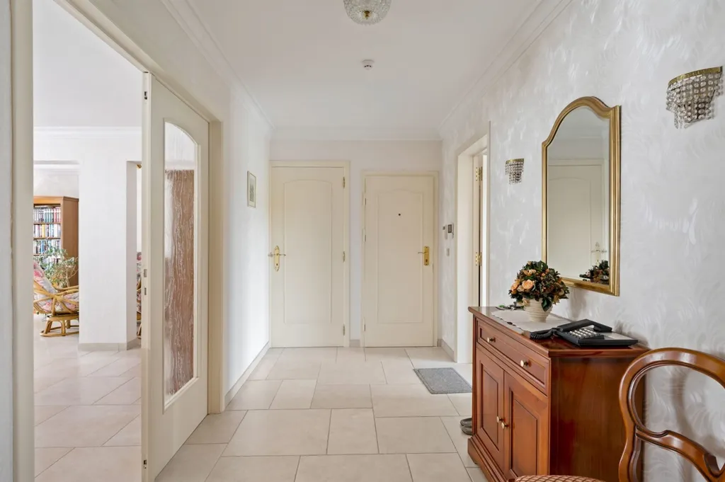 Entrée - Appartement Spacieux avec Terrasse à Deurne