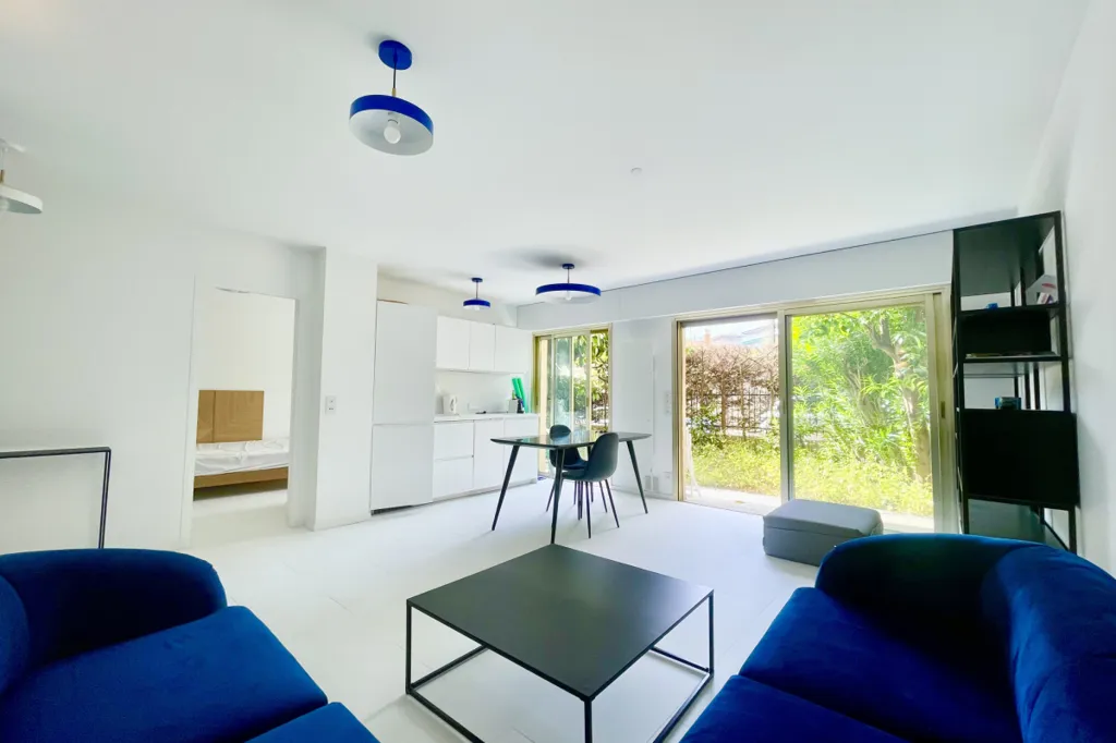 Elutuba - 2-Bed Apartment with Terrace in Le Cannet