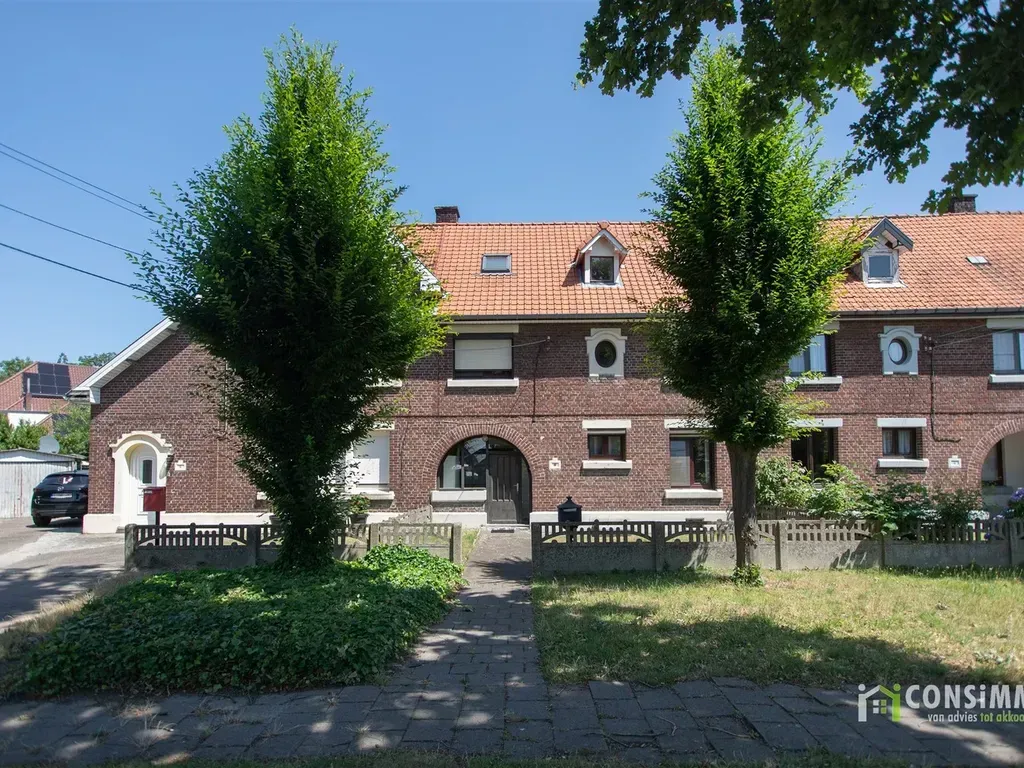 Extérieur - Maison Charmante avec Jardin à Genk
