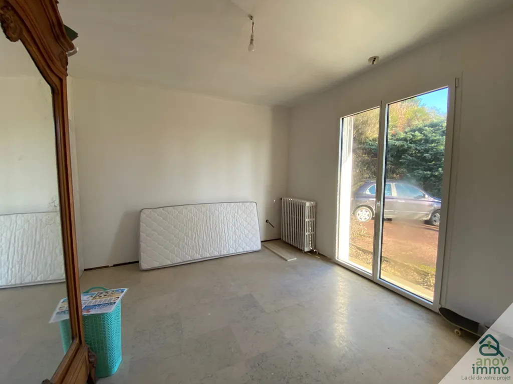 Bedrooms - Spacious House with Garden in Tarare