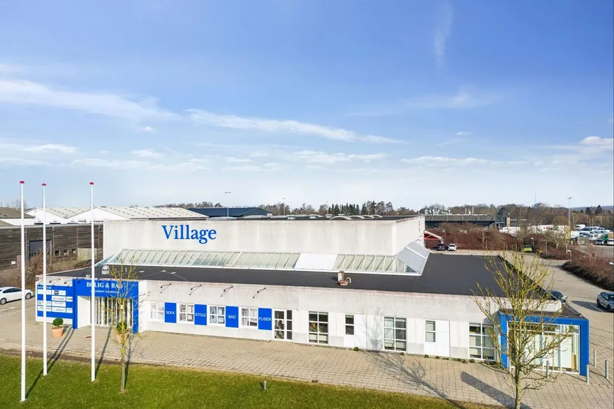 Esterno - High-Ceilinged Warehouse with Showroom in Hillerød