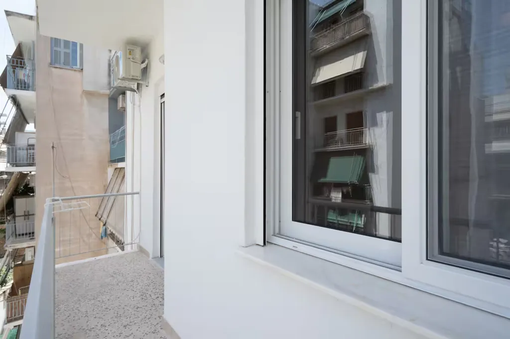 Rõdu - City View Flat with Solar Panels in Athens