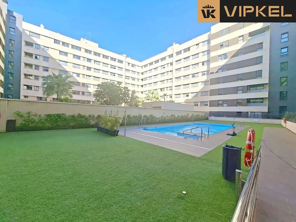 Piscine - Penthouse with Pool in Málaga's Perchel