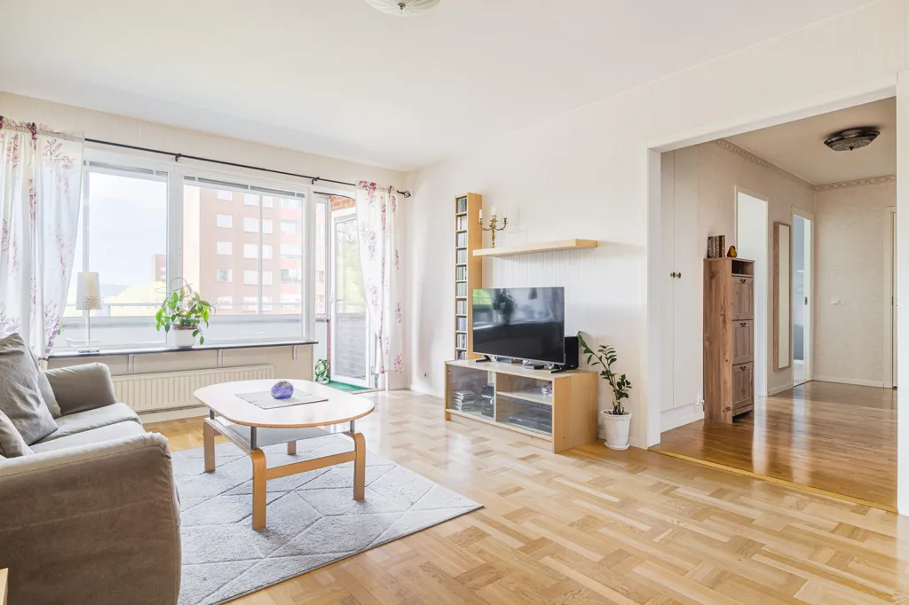 Elutuba - Apartment with Balcony in Selångerhus, Brf