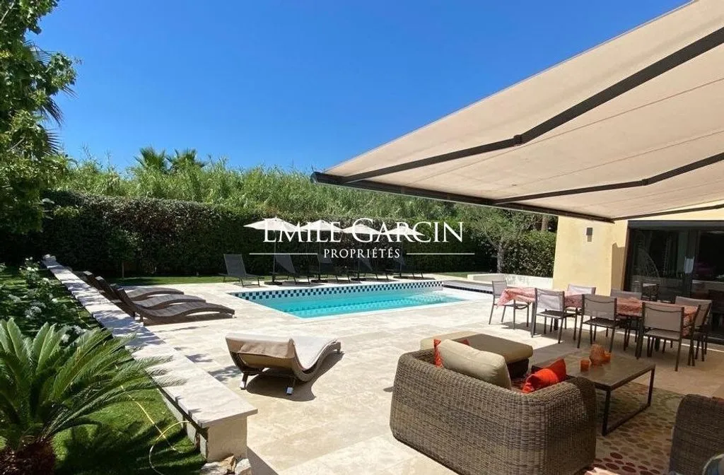 Piscina - Modern Villa with Pool near Saint-Tropez
