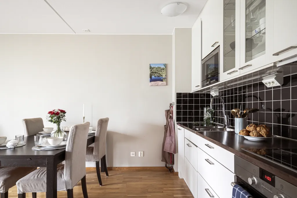 Sala da pranzo - Efficient Two-Bedroom Flat with South-Facing Balcony in Gothenburg