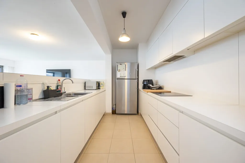 Cuisine - Appartement Moderne avec 3 Chambres à Wommelgem