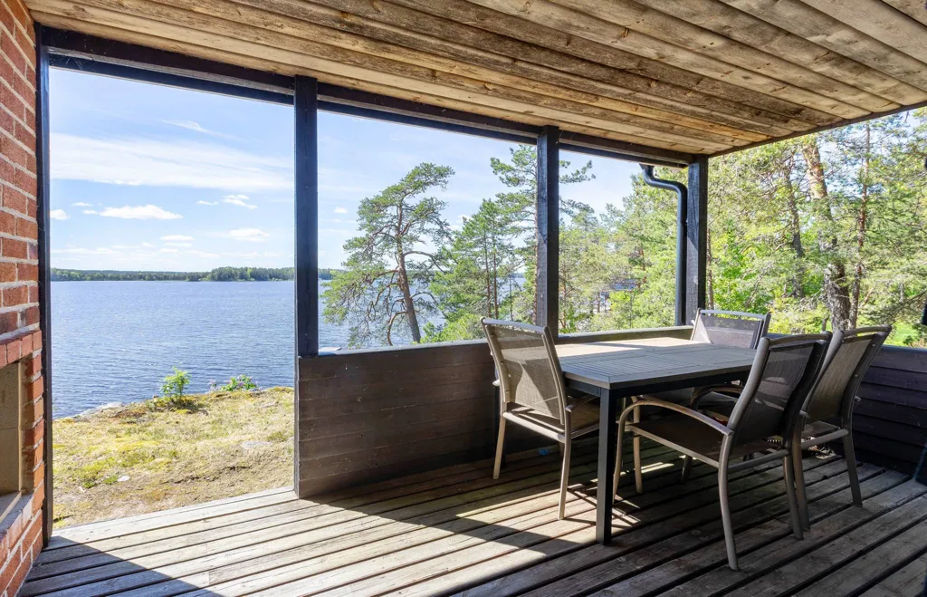Terrasse - Cottage with River View in Tärnsjö