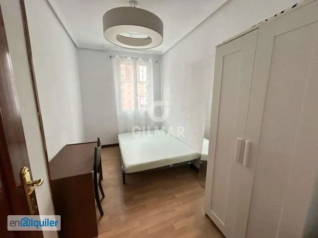 Bedrooms - Three-Bedroom Flat with Balcony in Latina