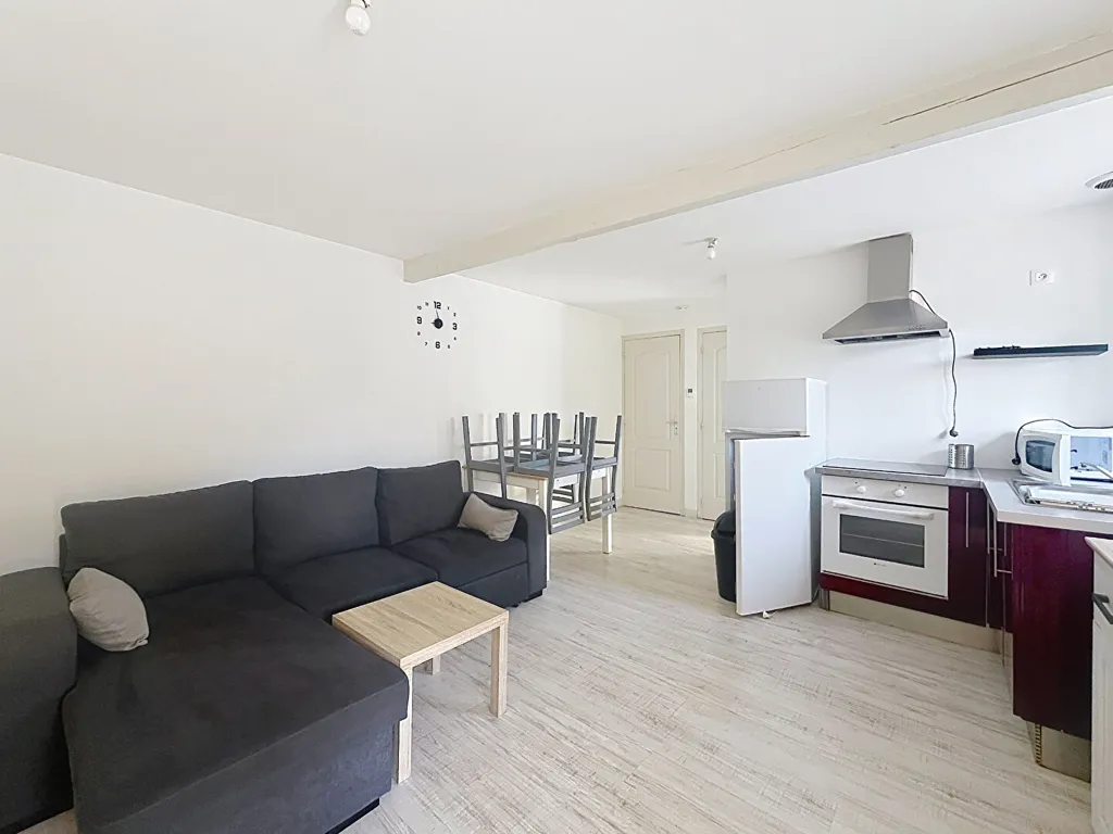 Séjour - Appartement Meublé au Dernier Étage à Luçon
