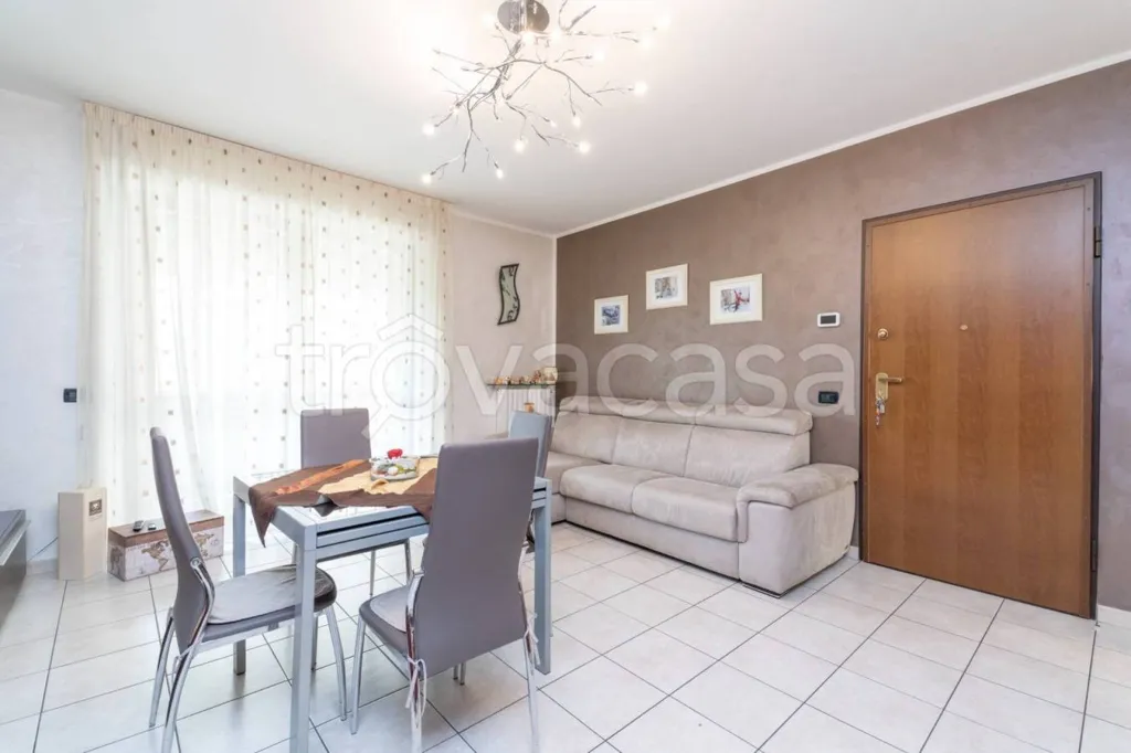 Salle à manger - Rear-Facing Apartment with Balcony in Turin