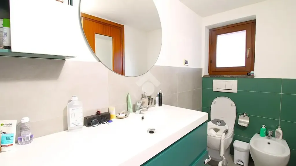 Salles de bain - 3-Room Apartment with Balcony in Santena