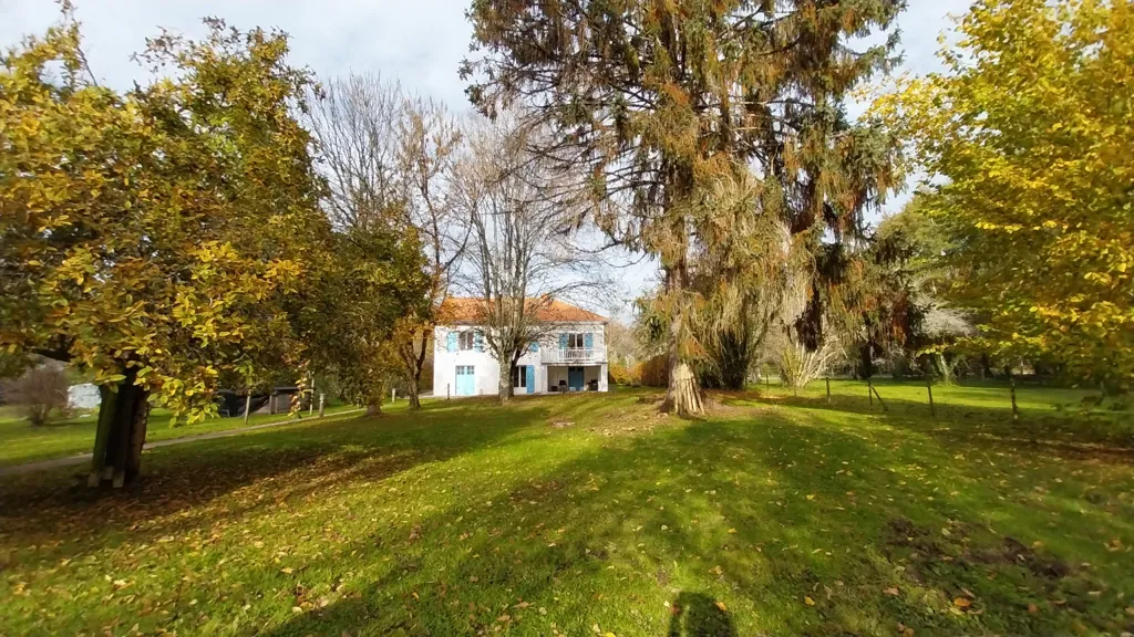 Aed - Character House with Pool in Verdant Setting