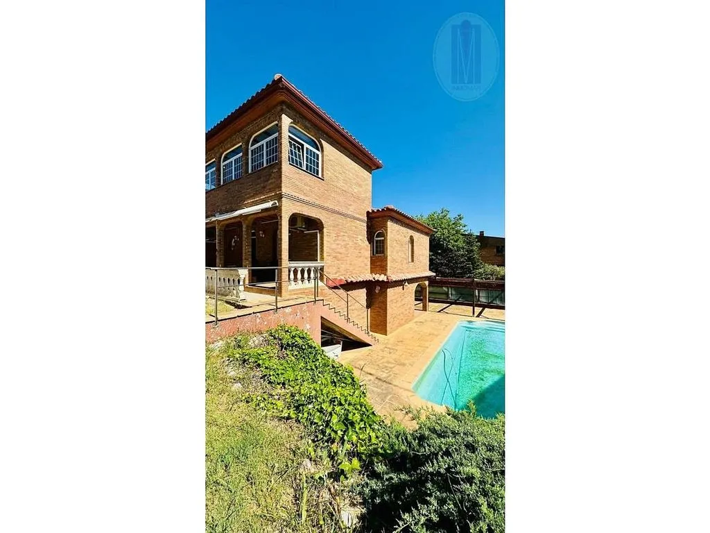 Piscina - Rustic House with Pool and Terrace in Begues