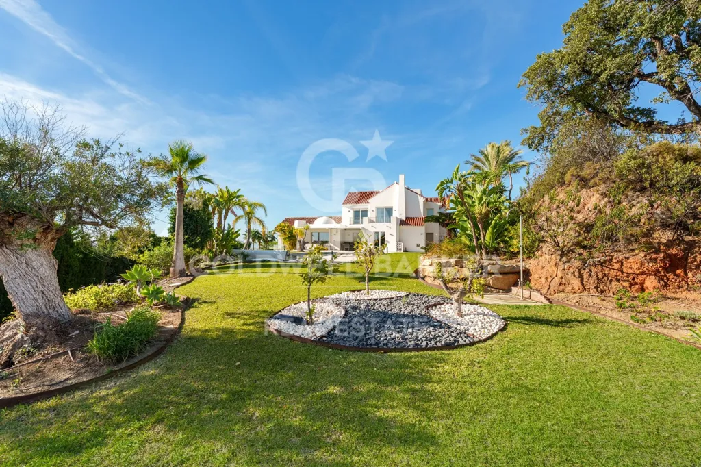Aed - Contemporary Mediterranean Villa with Panoramic Views in Benahavís