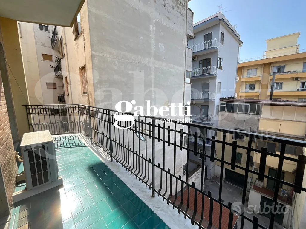 Balcon - Income-Generating Apartment in Central Pompeii