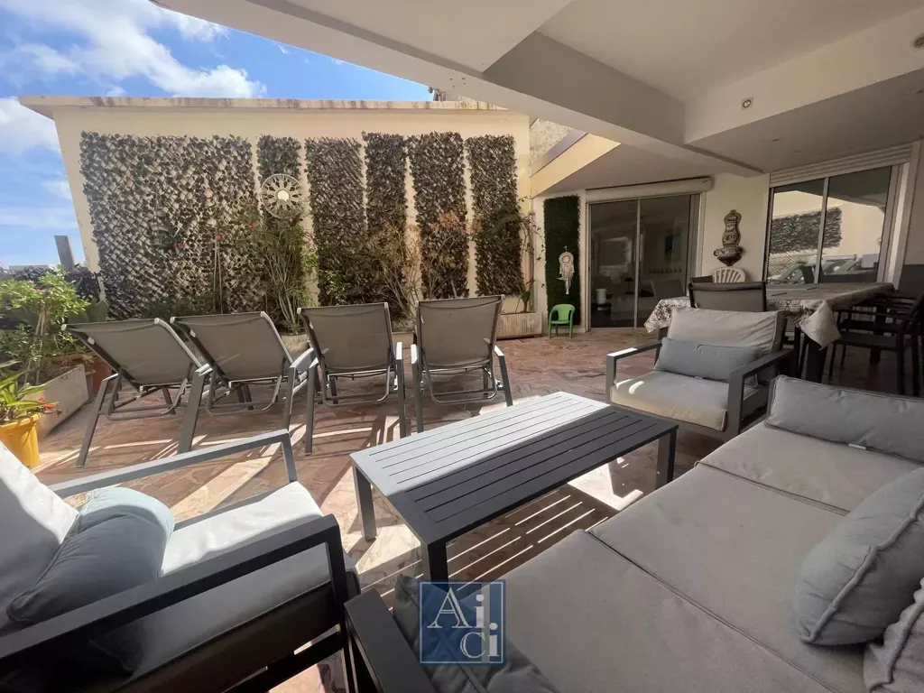 Terrass - Spacious 6-Piece Apartment in Cannes