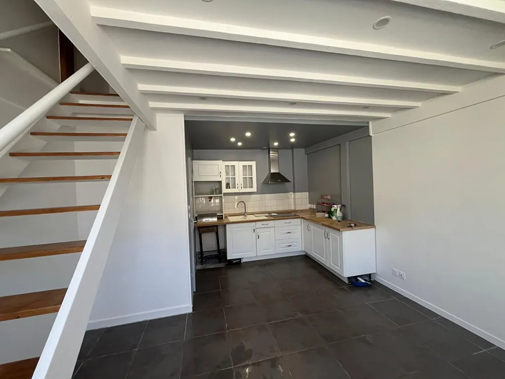 Kitchen - Triplex Apartment with Courtyard View in Compiegne