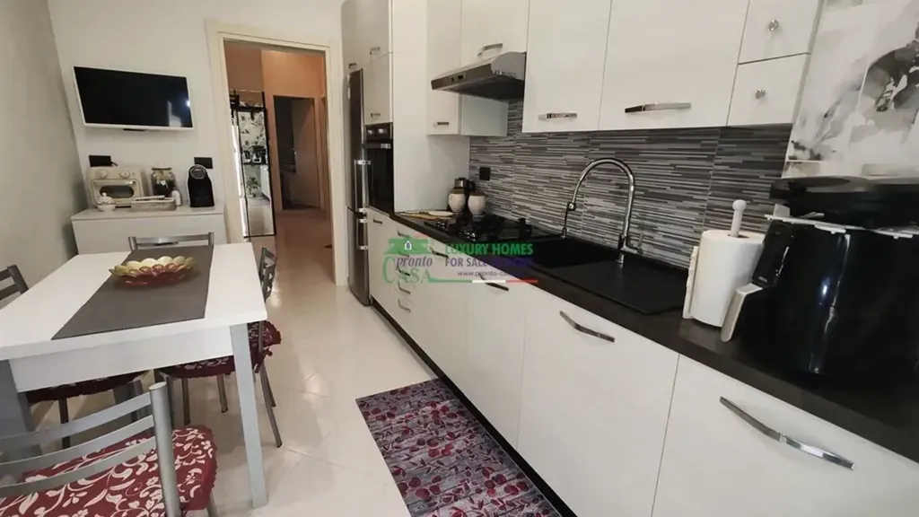 Cucina - 3rd Floor Apartment with Garage in Ragusa