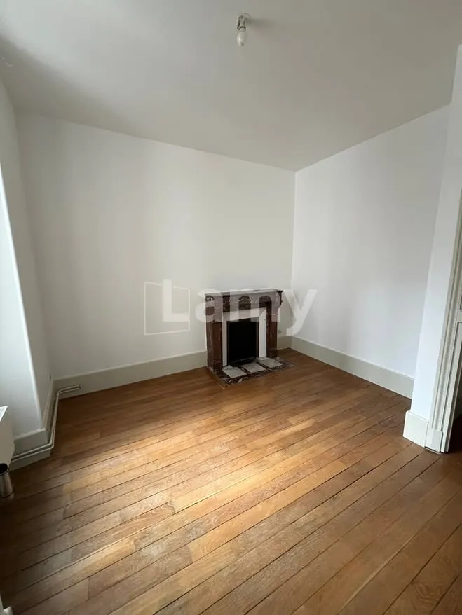 Séjour - Appartement avec Balcon et Vue Dégagée au Centre de Dijon
