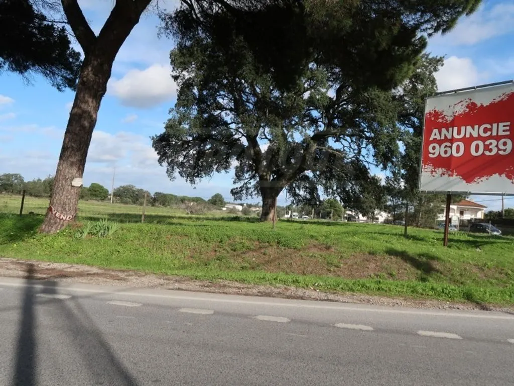 Aed - Development Land with Construction Capacity in Palmela
